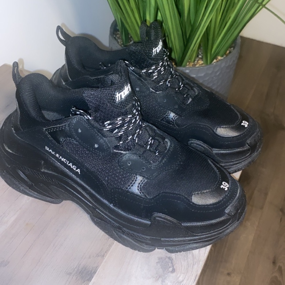 Black Balenciaga "Triple S" sneakers in faux-leather, nylon, and mesh fabric.